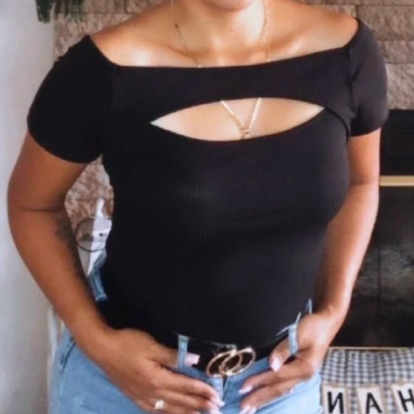 Ribbed Fitted Cut out Short Sleeve Top - Picture 3 of 8